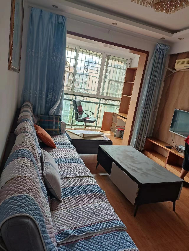 樟树路小区房三室两厅出租，领包入住